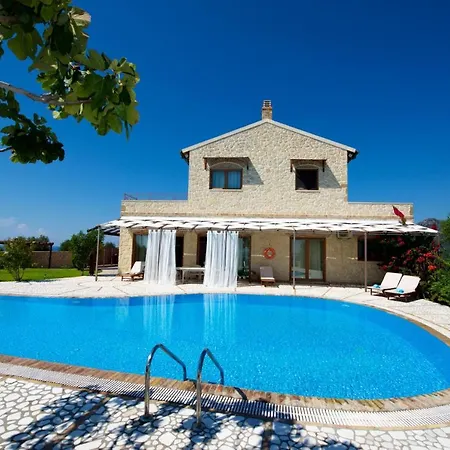 Sleeps 8 With Pool And Air Con Villa