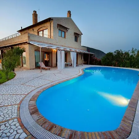 Sleeps 8 With Pool And Air Con Halikounas