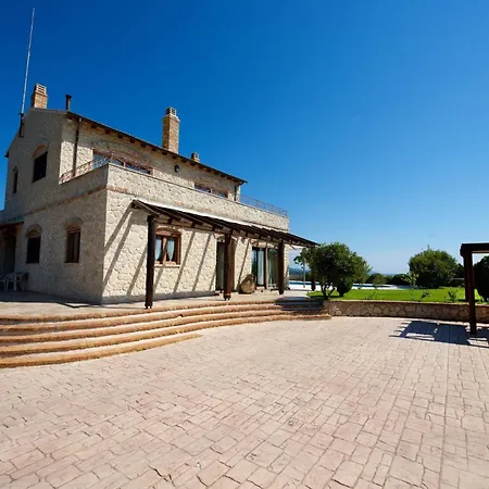 Sleeps 8 With Pool And Air Con Villa *