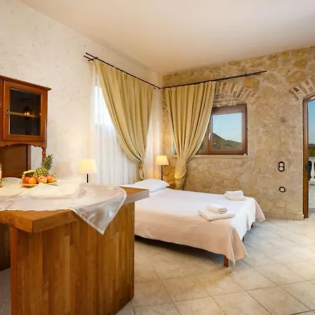 Sleeps 8 With Pool And Air Con *