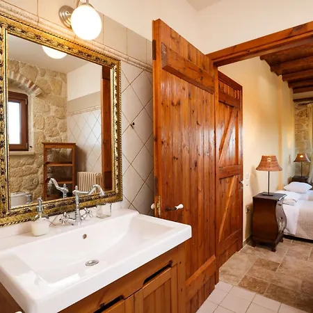 Sleeps 8 With Pool And Air Con Halikounas