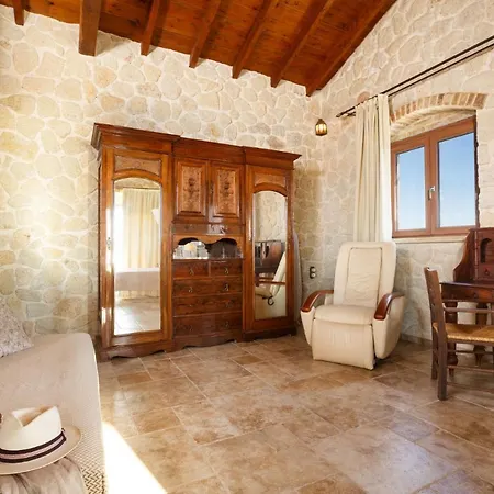 Sleeps 8 With Pool And Air Con * Halikounas