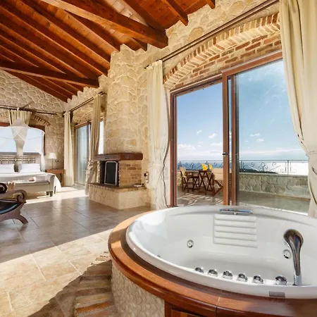 Villa Sleeps 8 With Pool And Air Con *
