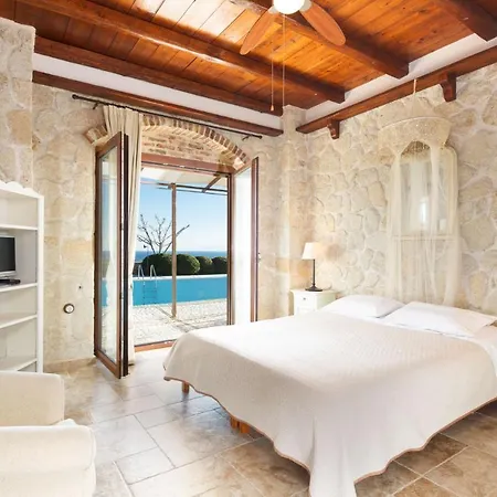 Villa Sleeps 8 With Pool And Air Con