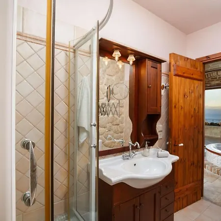 Sleeps 8 With Pool And Air Con *