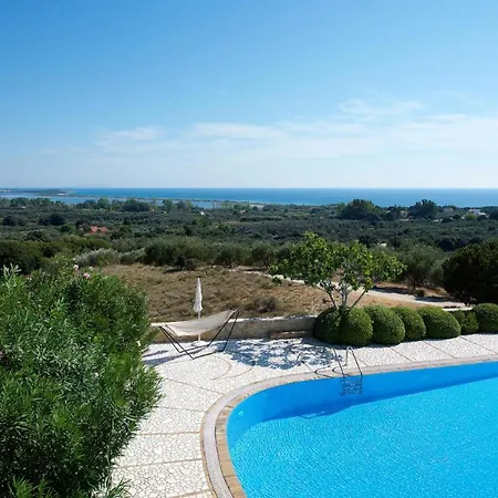 Villa Sleeps 8 With Pool And Air Con *